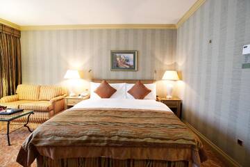 Номер Делюкс с кроватью размера «king-size» в Отеле InterContinental Almaty